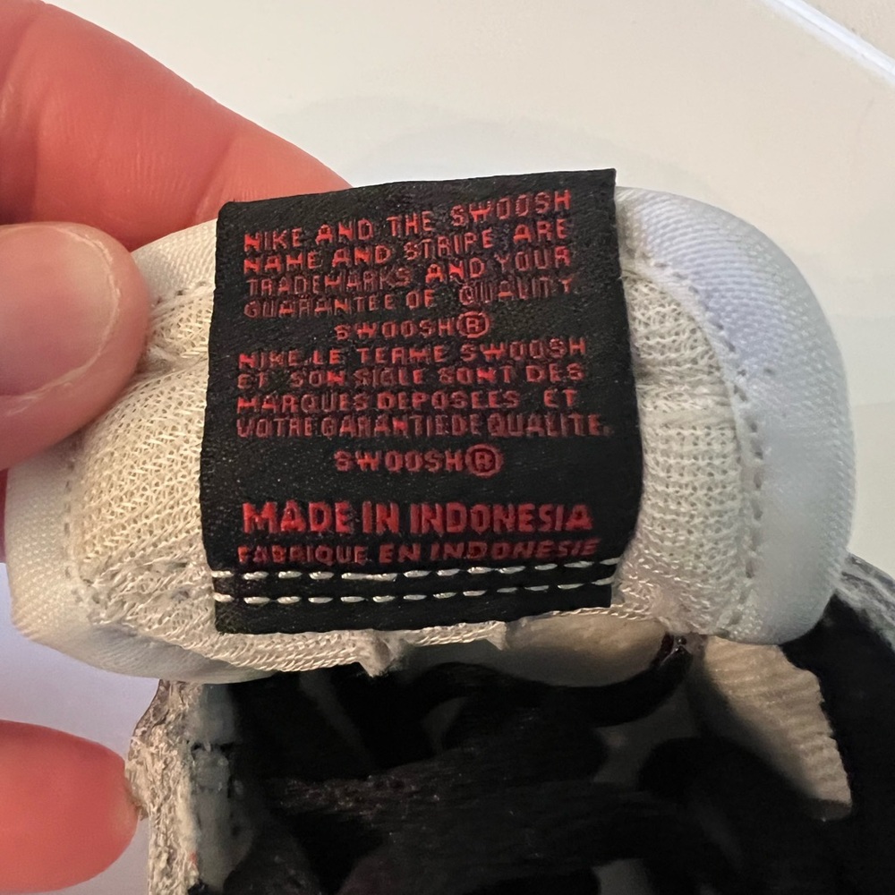 Nike Air Jordan 1 Retro High OG Red and White High-Top Sneakers - size 2c - Picture 5 of 6